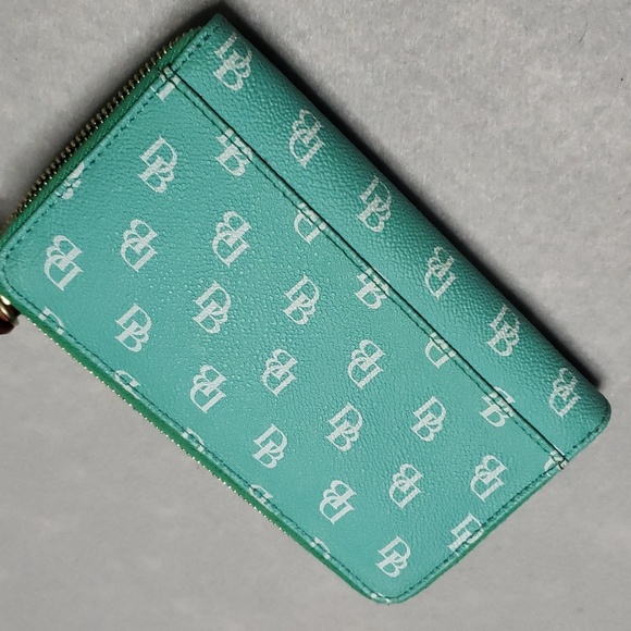 Dooney & Bourke Gretta Seafoam Large Zip Around Wristlet Wallet Like New Rare - Picture 6 of 10